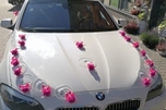 Dekoracja ślubna samochodu